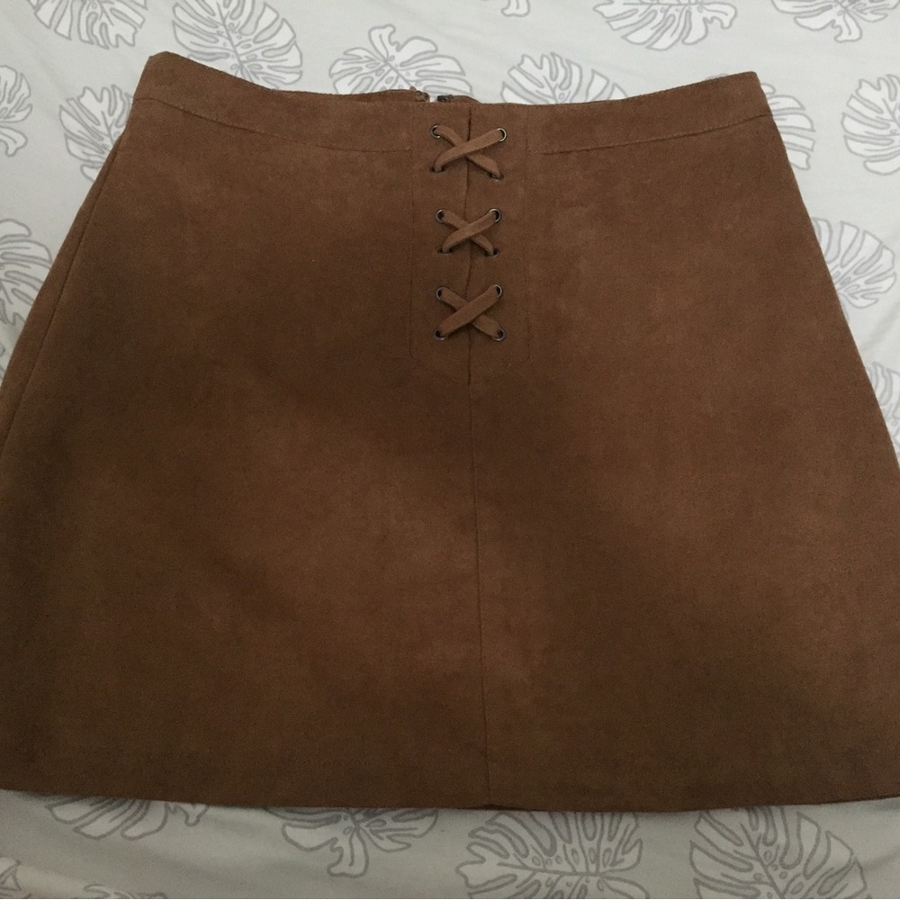 Beautiful BCBGeneration short brown skirt that is perfect for spring and summer